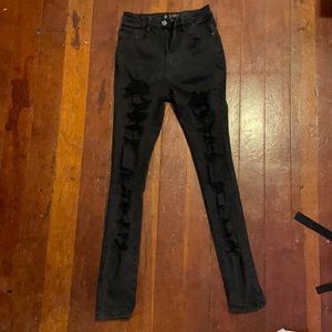 MISSGUIDED - Heavy Distressed, washed black denim jeans